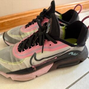 Women’s Nike Air Max 2090 CW4286-100 Pink Running Training Shoes Sneakers Sz 7.5